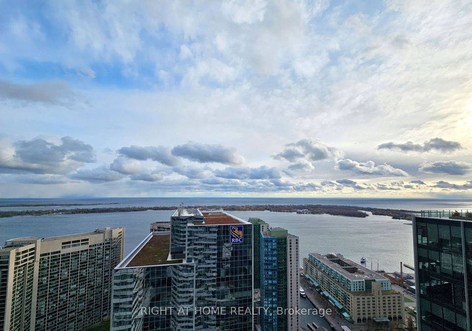 100-harbour-street-toronto-ontario-c13015480