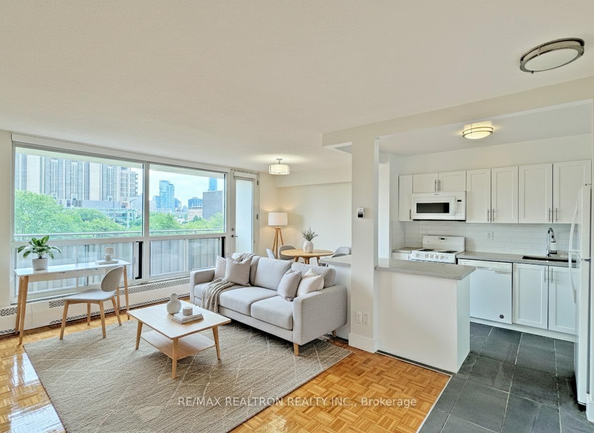 666-spadina-avenue-toronto-ontario-c13015554
