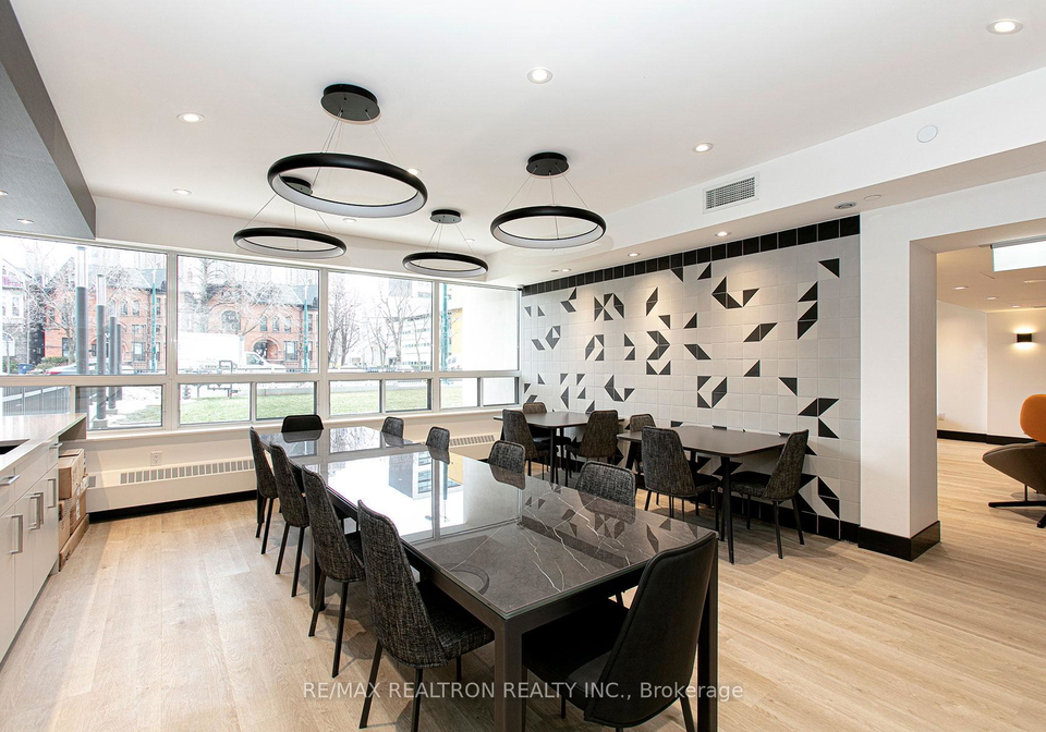 666-spadina-avenue-toronto-ontario-c13015554