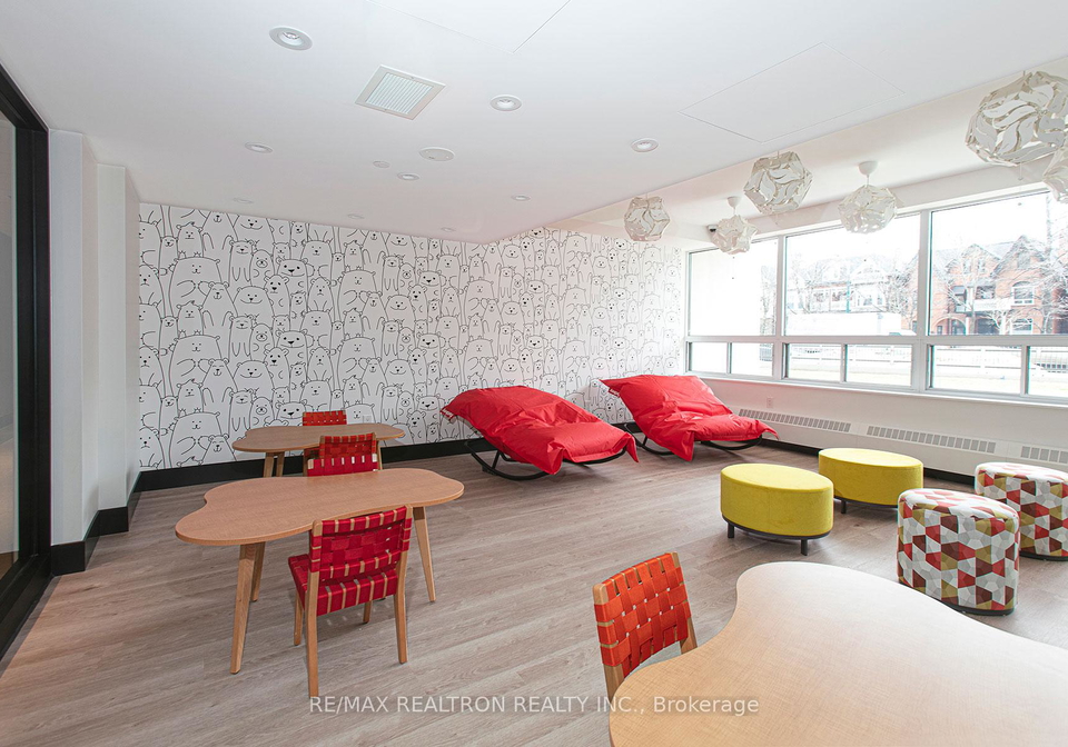 666-spadina-avenue-toronto-ontario-c13015554