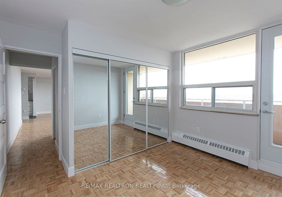 666-spadina-avenue-toronto-ontario-c13015572