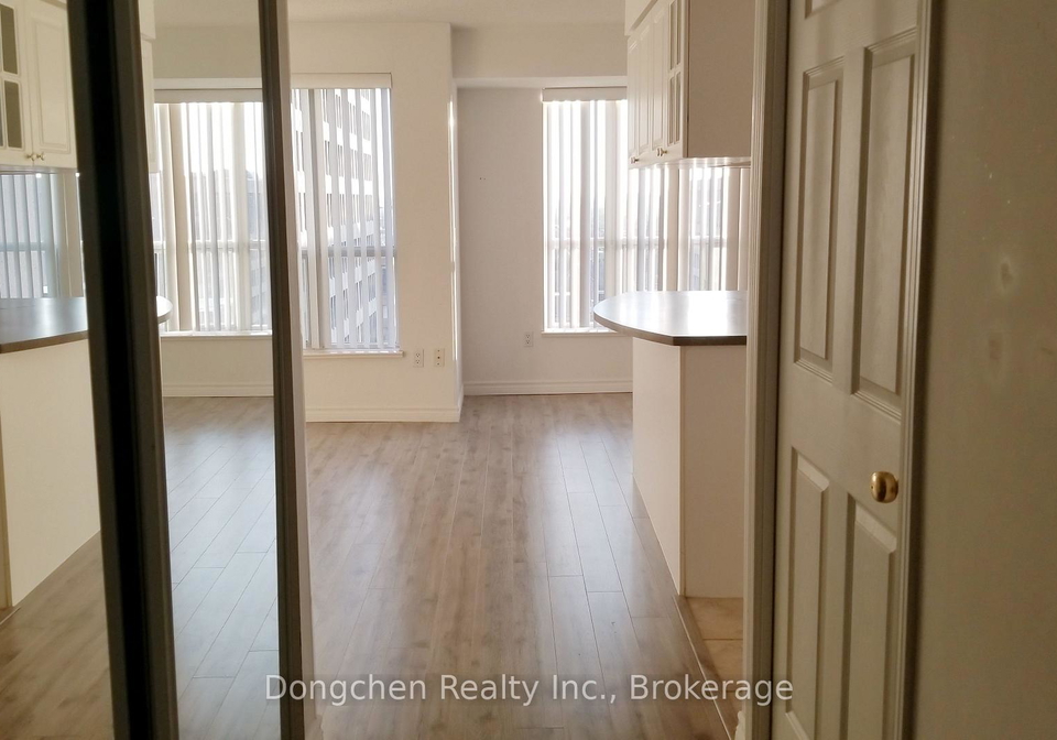 909-bay-street-toronto-ontario-c13015580