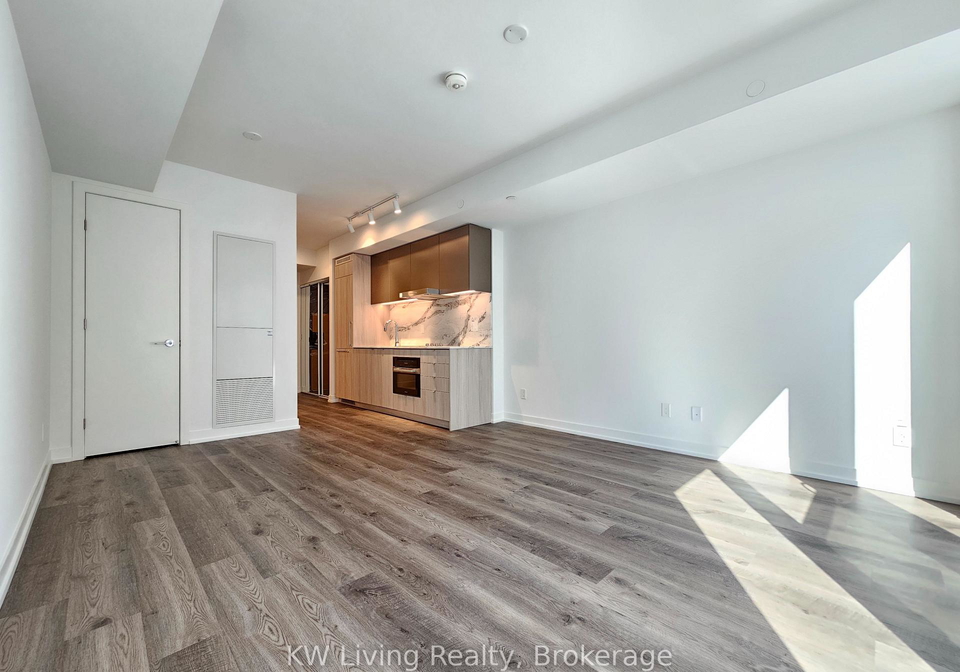771-e-yonge-street-toronto-ontario-c13015962
