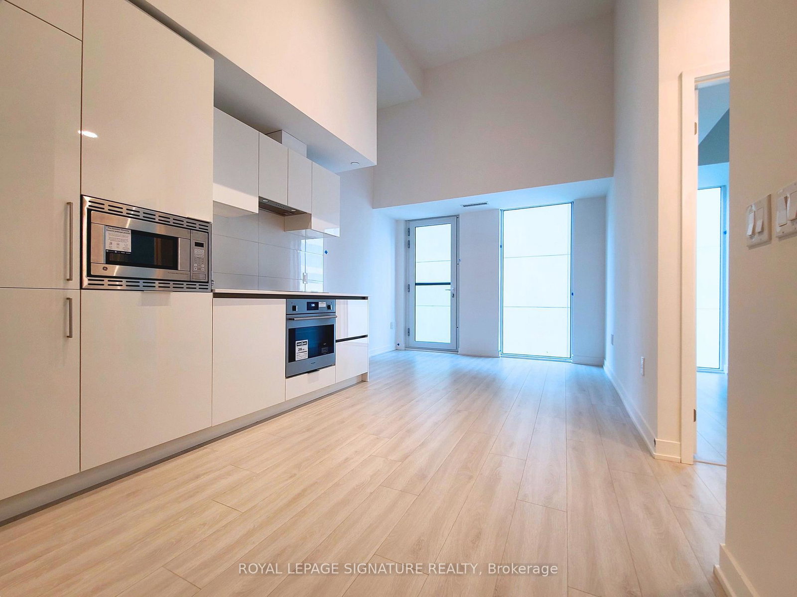 238-simcoe-street-toronto-ontario-c13016496
