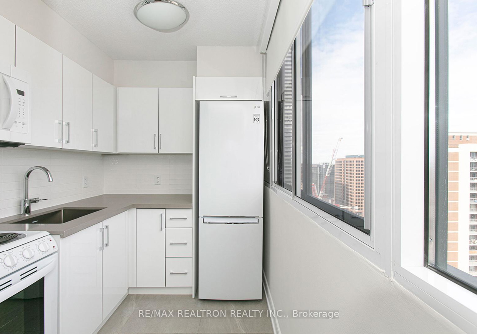 33-isabella-street-toronto-ontario-c13016638