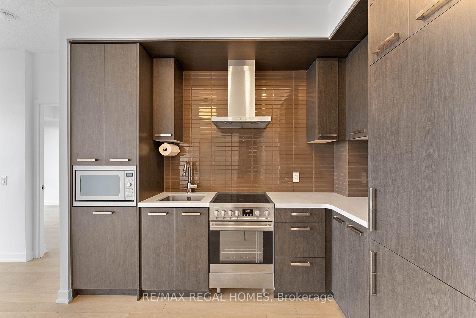 120-bayview-avenue-toronto-ontario-c13016794