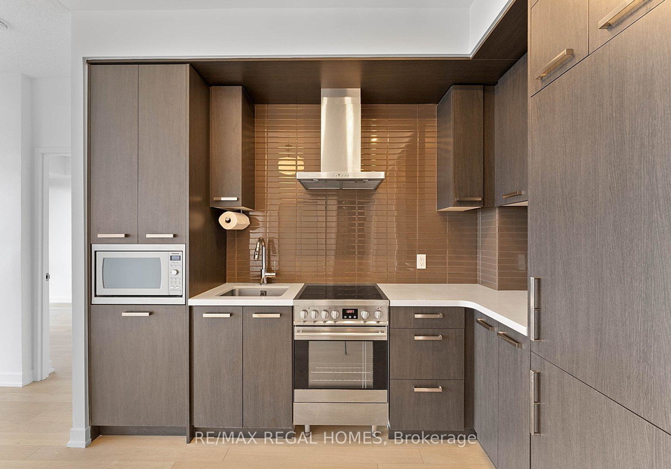 120-bayview-avenue-toronto-ontario-c13016794