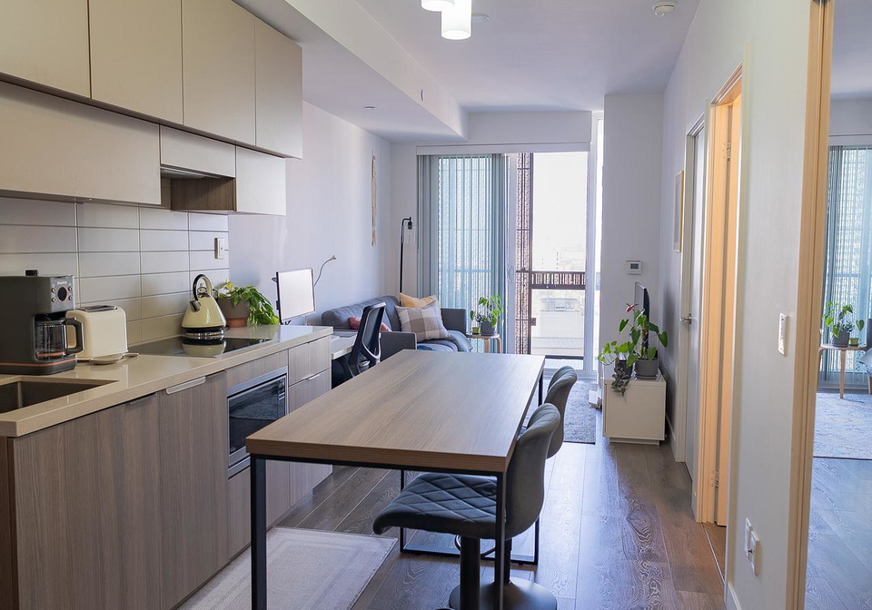 8-eglinton-avenue-e-toronto-ontario-c13017584