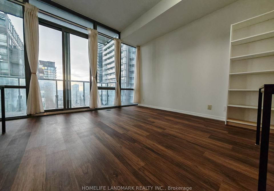 832-bay-street-toronto-ontario-c13017816
