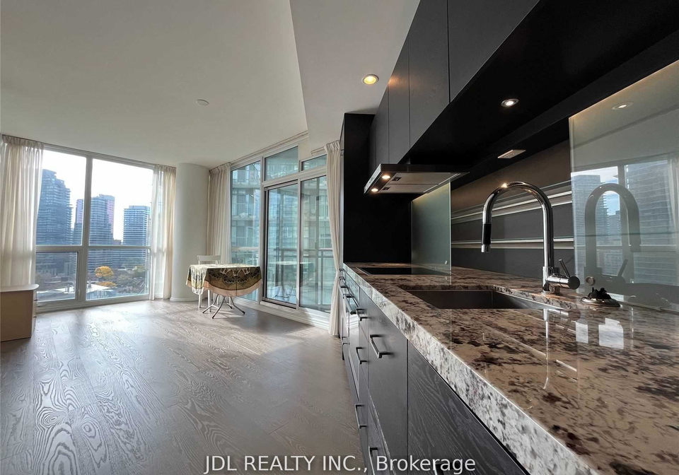 45-charles-street-e-toronto-ontario-c13017866