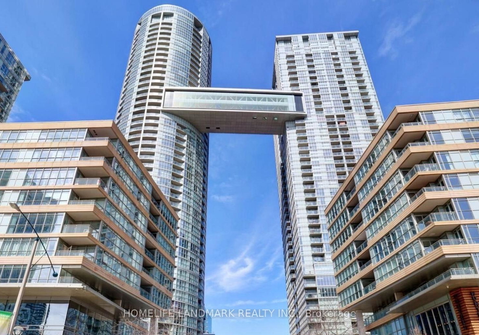 15-iceboat-terrace-toronto-ontario-c13018432