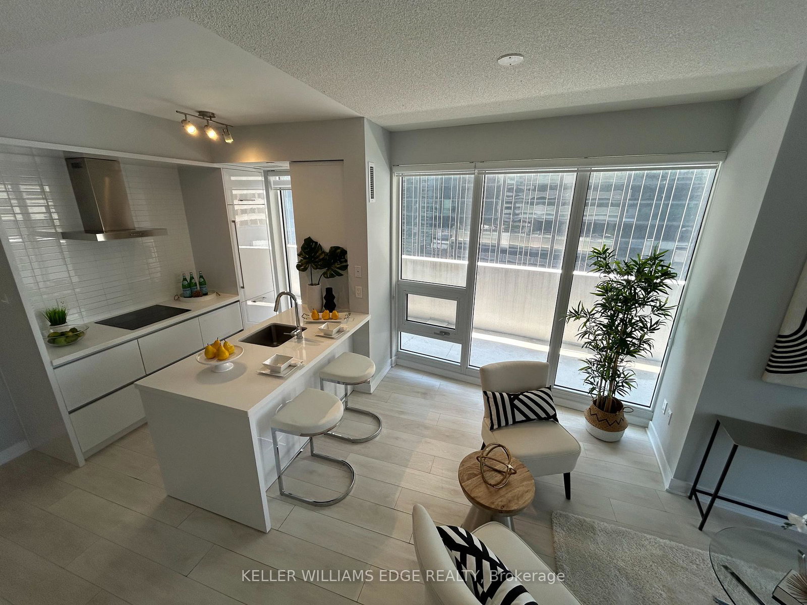 2221-yonge-street-toronto-ontario-c13018456