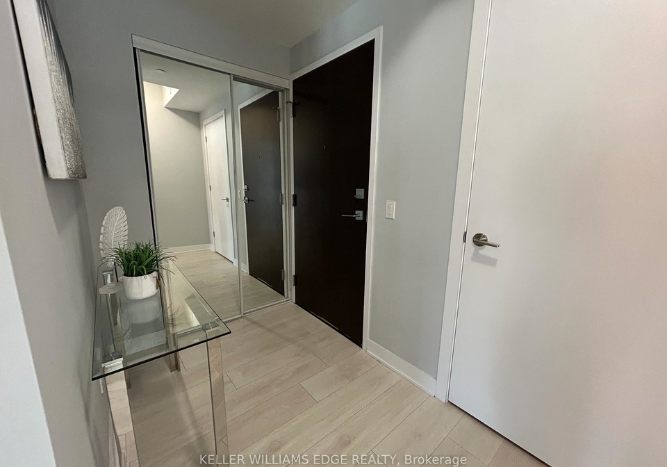 2221-yonge-street-toronto-ontario-c13018456