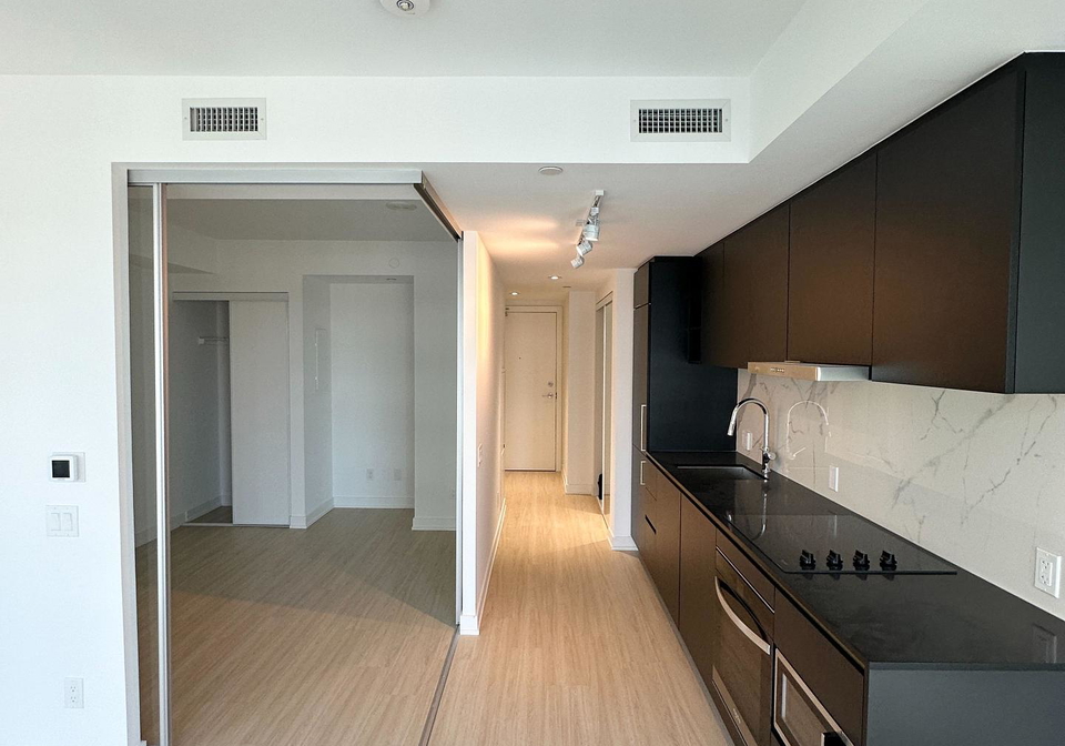 8-wellesley-street-w-toronto-ontario-c13018474
