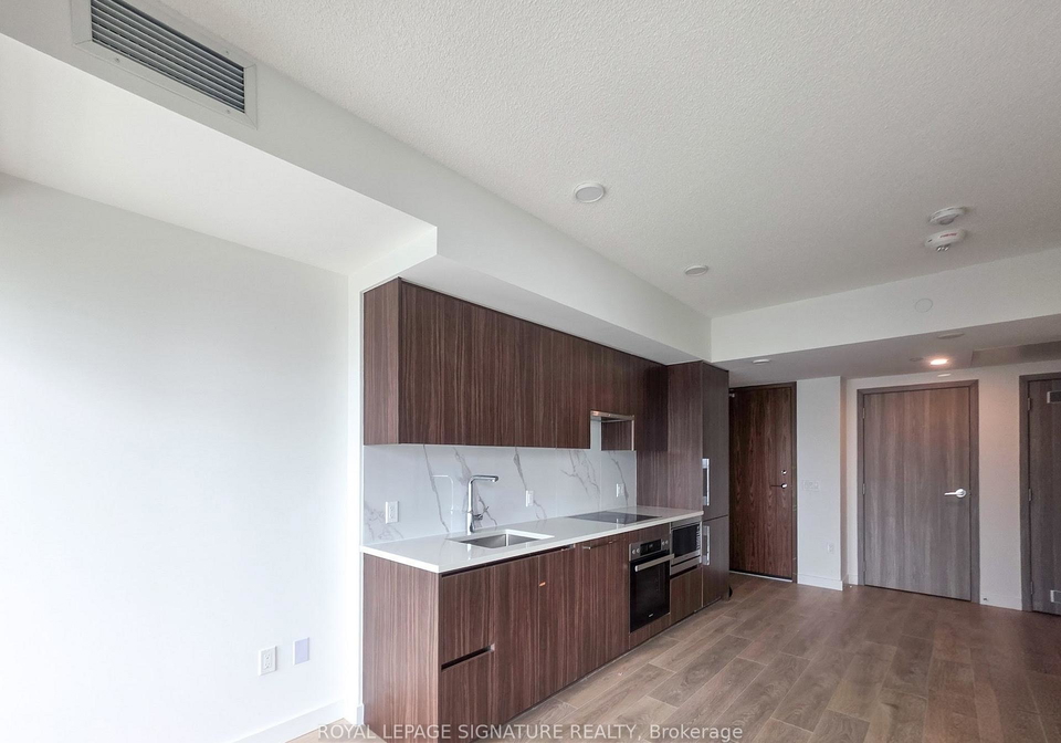 3-concord-cityplace-way-toronto-ontario-c13018486