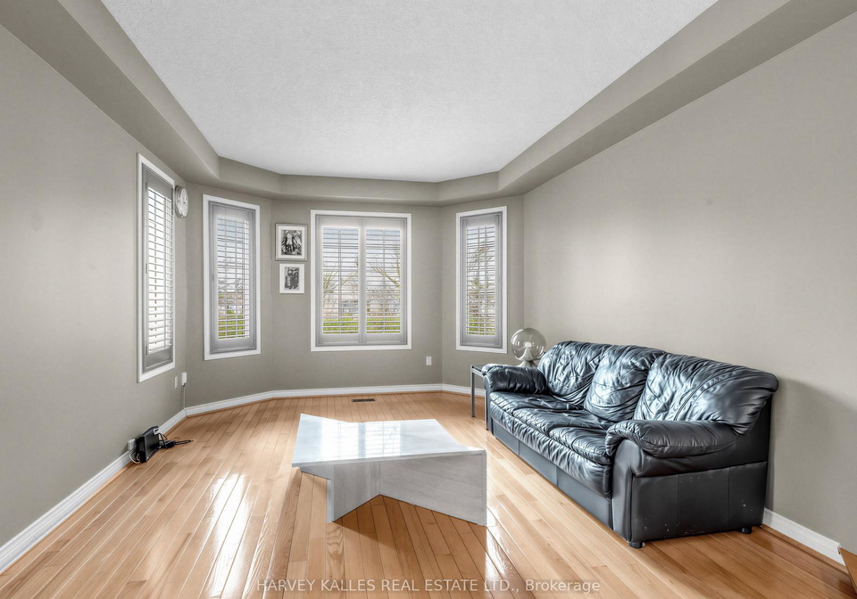82-bowring-walk-toronto-ontario-c13019262
