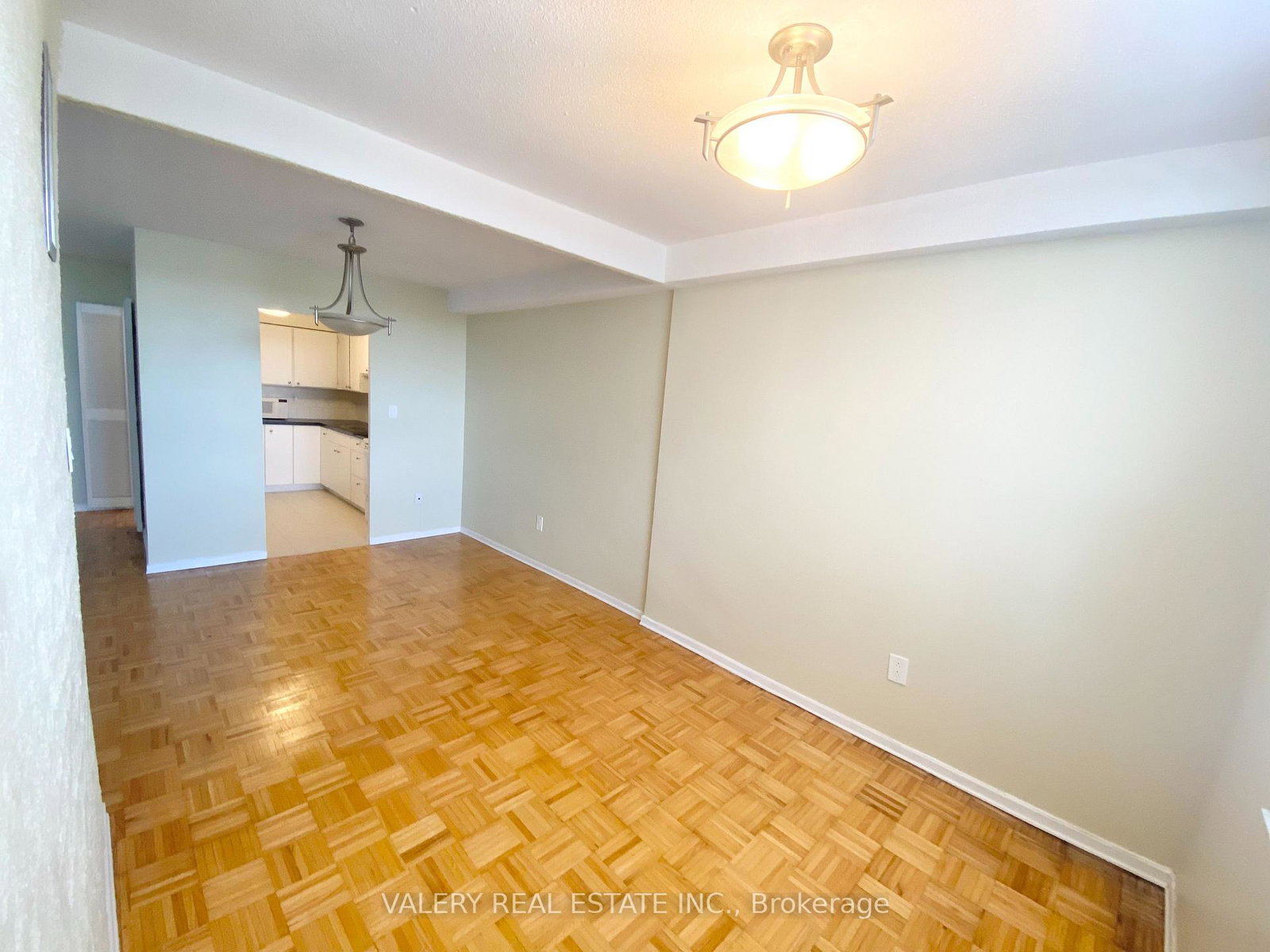 10-edgecliff-golfway-east-york-ontario-c13019952