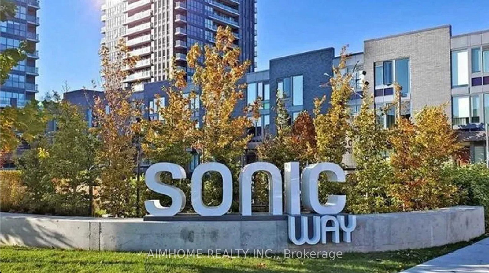 2-sonic-way-east-york-ontario-c13020008