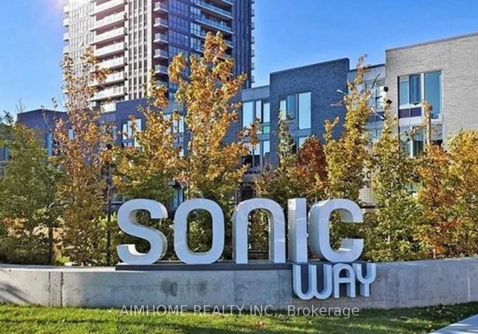 2-sonic-way-east-york-ontario-c13020008