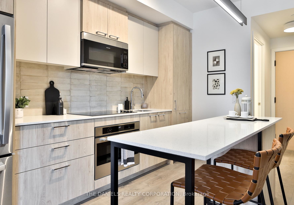 10-oak-street-toronto-ontario-c13020146