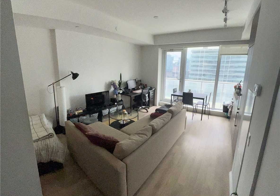 197-yonge-street-s-toronto-ontario-c13020462