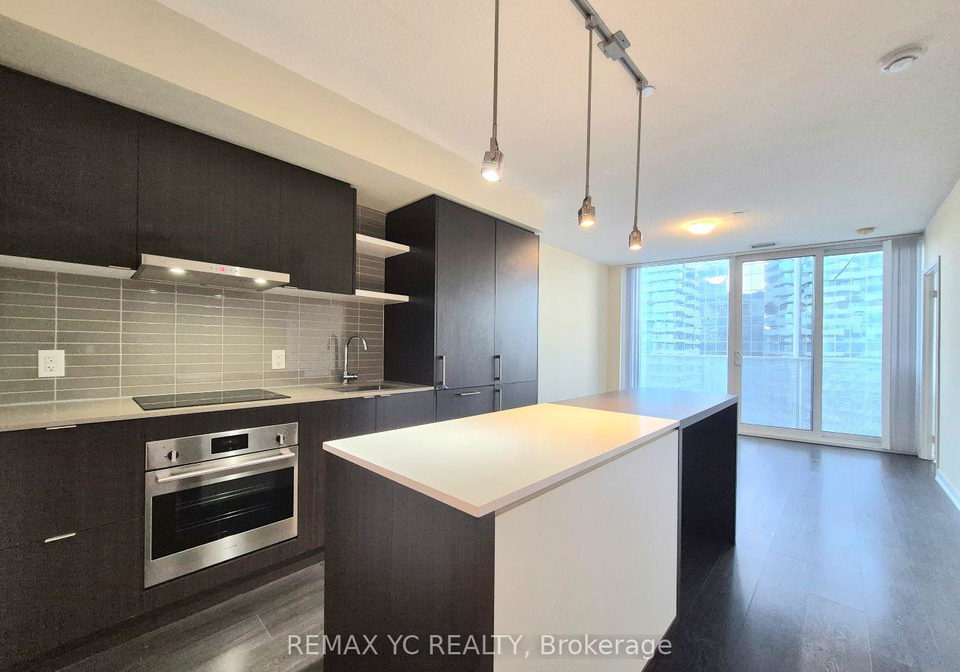 100-harbour-street-toronto-ontario-c13020540