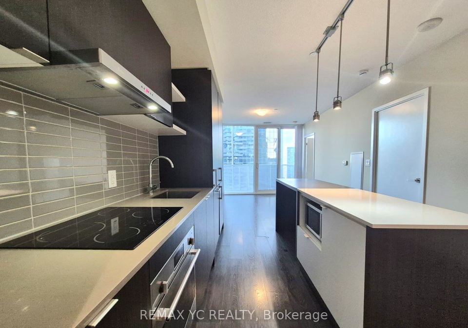 100-harbour-street-toronto-ontario-c13020540