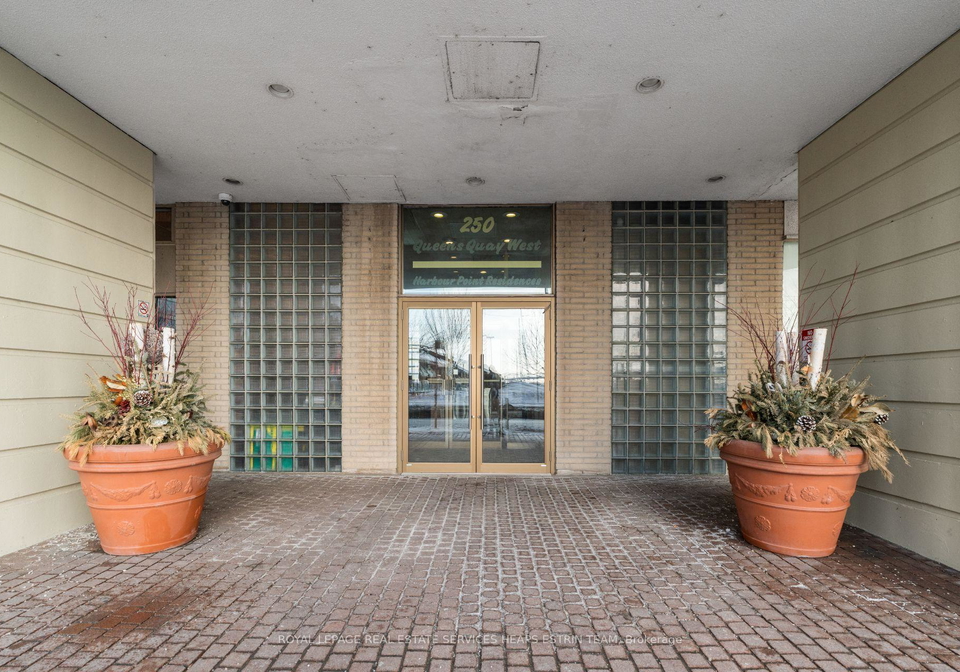 250-queens-quay-w-toronto-ontario-c13021200