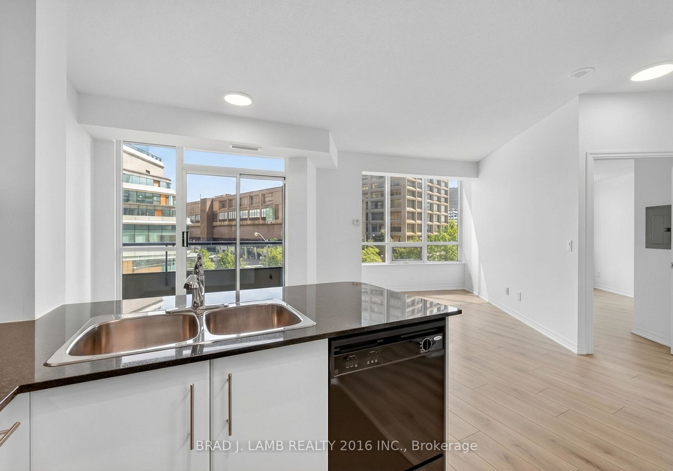 16-yonge-street-toronto-ontario-c13021588