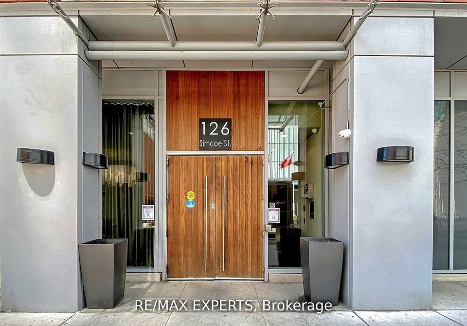 126-simcoe-street-toronto-ontario-c13022064