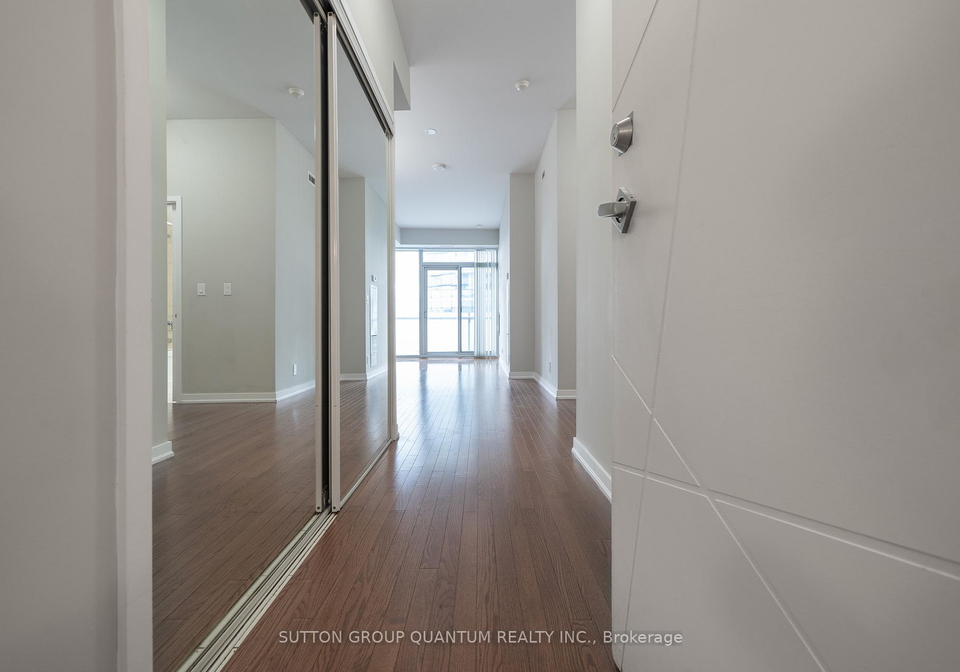 12-york-street-toronto-ontario-c13022090