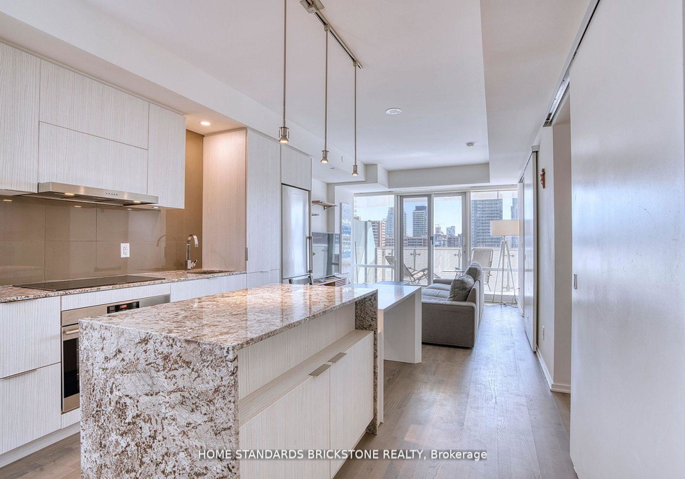 1-bloor-street-e-toronto-ontario-c13022454