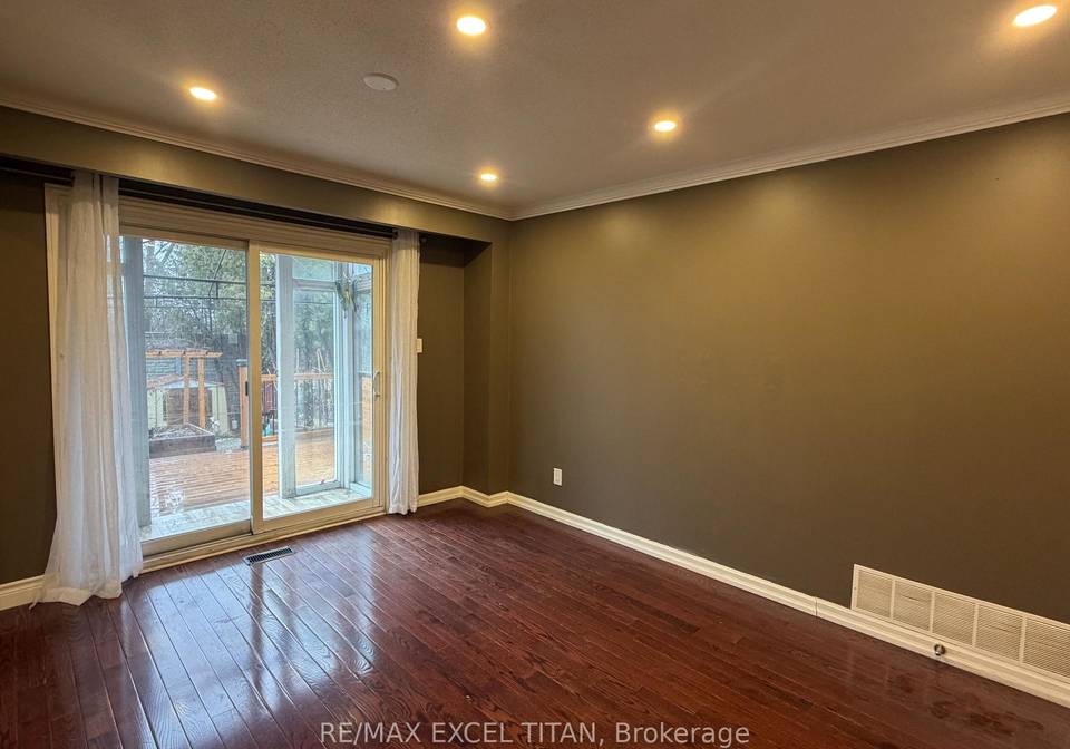 251-shawnee-circle-north-york-ontario-c13022528