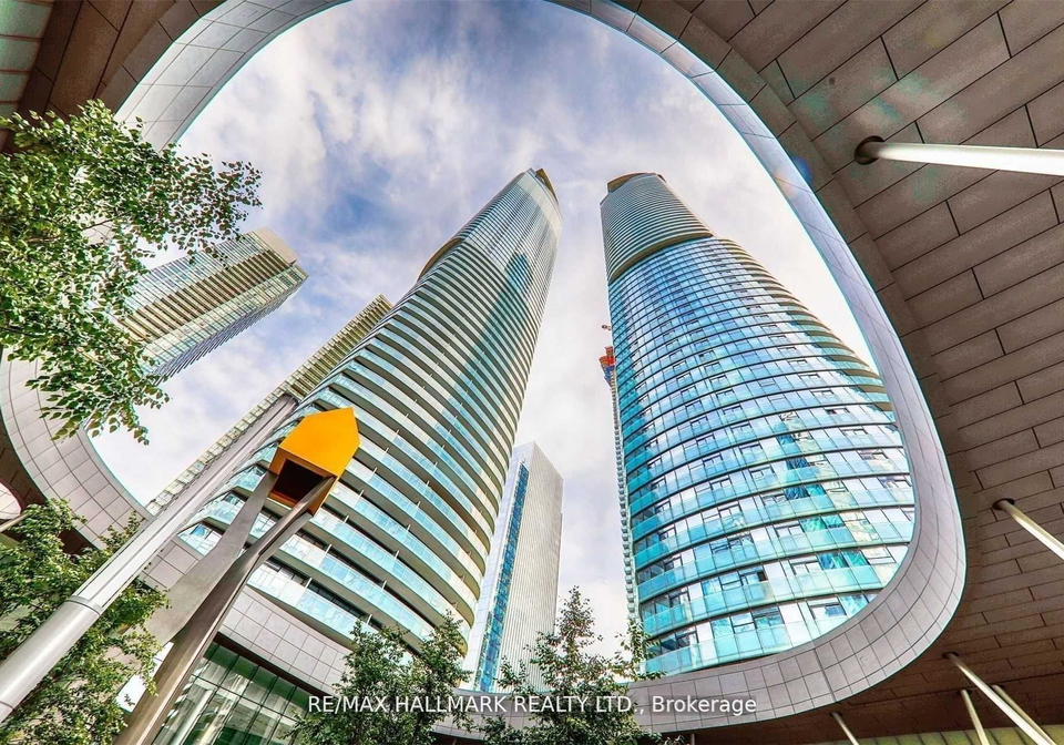 12-york-street-toronto-ontario-c13022584