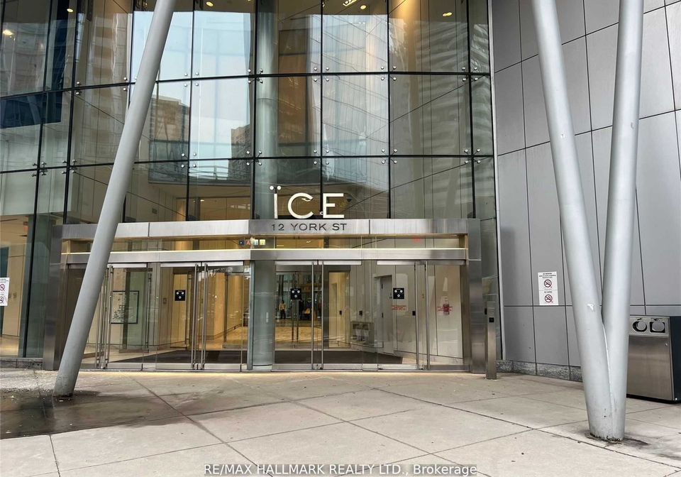 12-york-street-toronto-ontario-c13022584