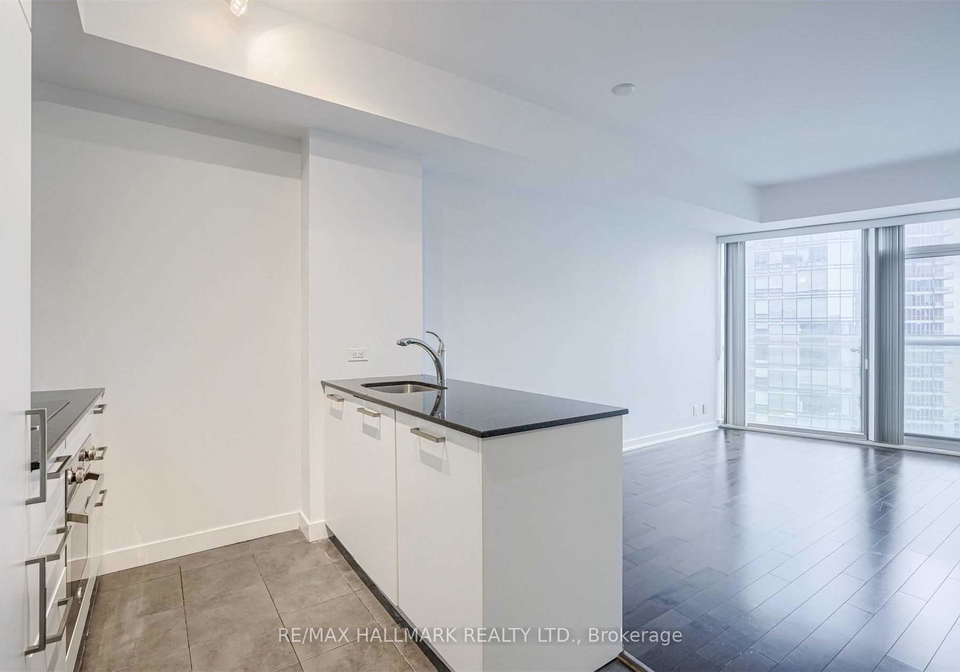 12-york-street-toronto-ontario-c13022584