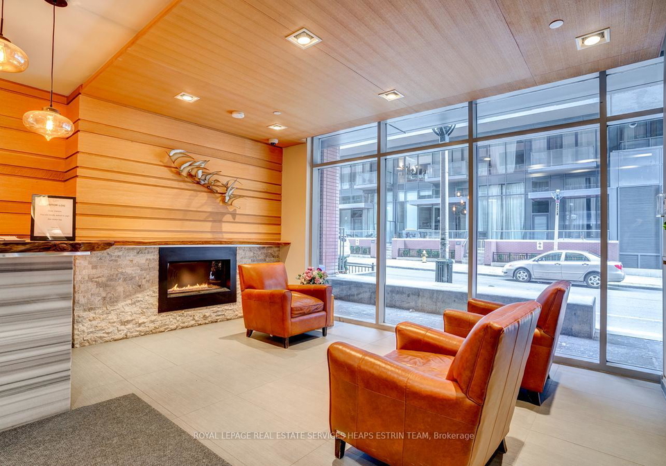 15-bruyeres-mews-toronto-ontario-c13022692
