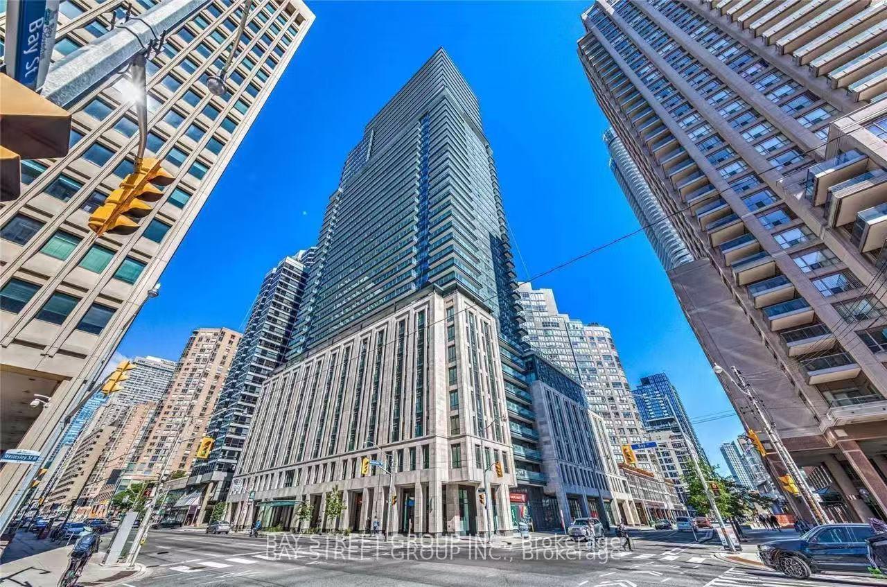 955-bay-street-toronto-ontario-c13022980