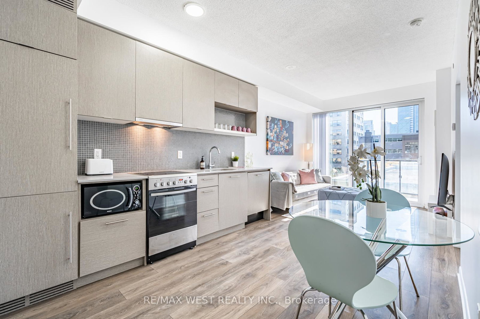 435-richmond-street-w-toronto-ontario-c13023008
