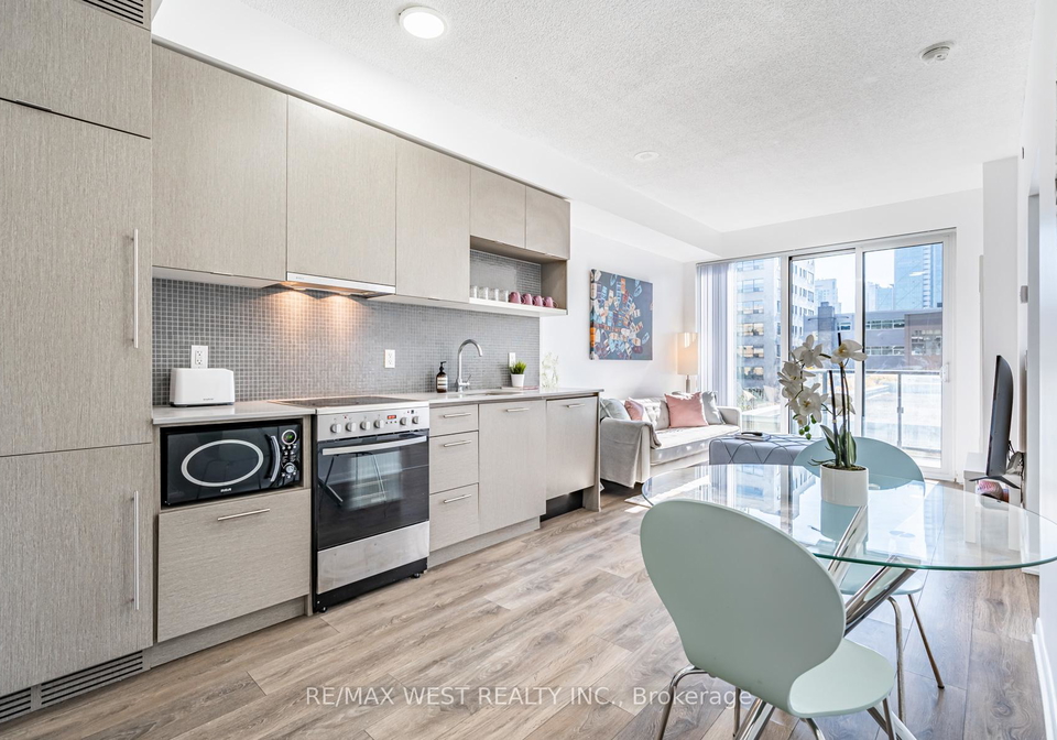 435-richmond-street-w-toronto-ontario-c13023008