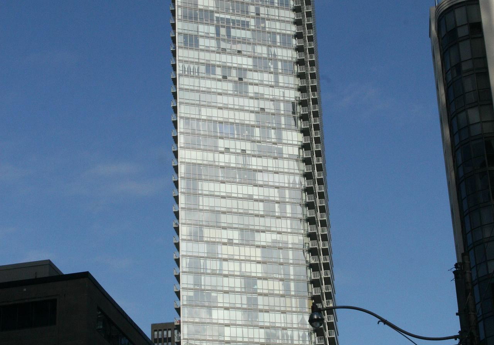 832-bay-street-toronto-ontario-c13023110