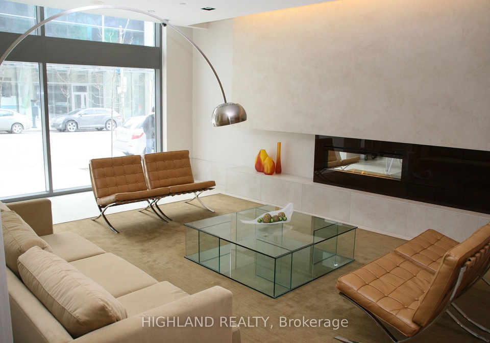 832-bay-street-toronto-ontario-c13023110