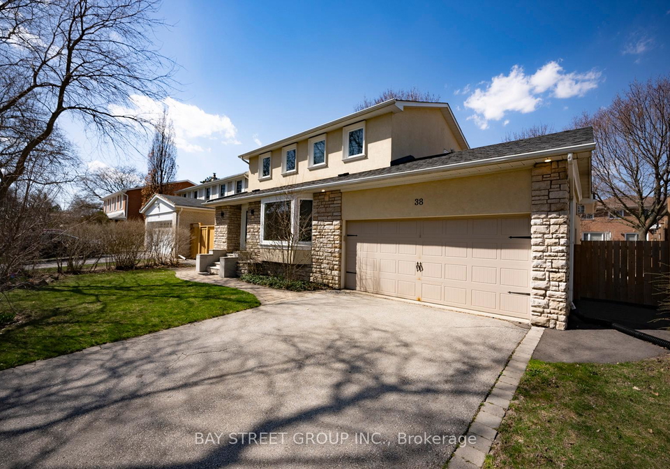 38-foursome-crescent-north-york-ontario-c13023228