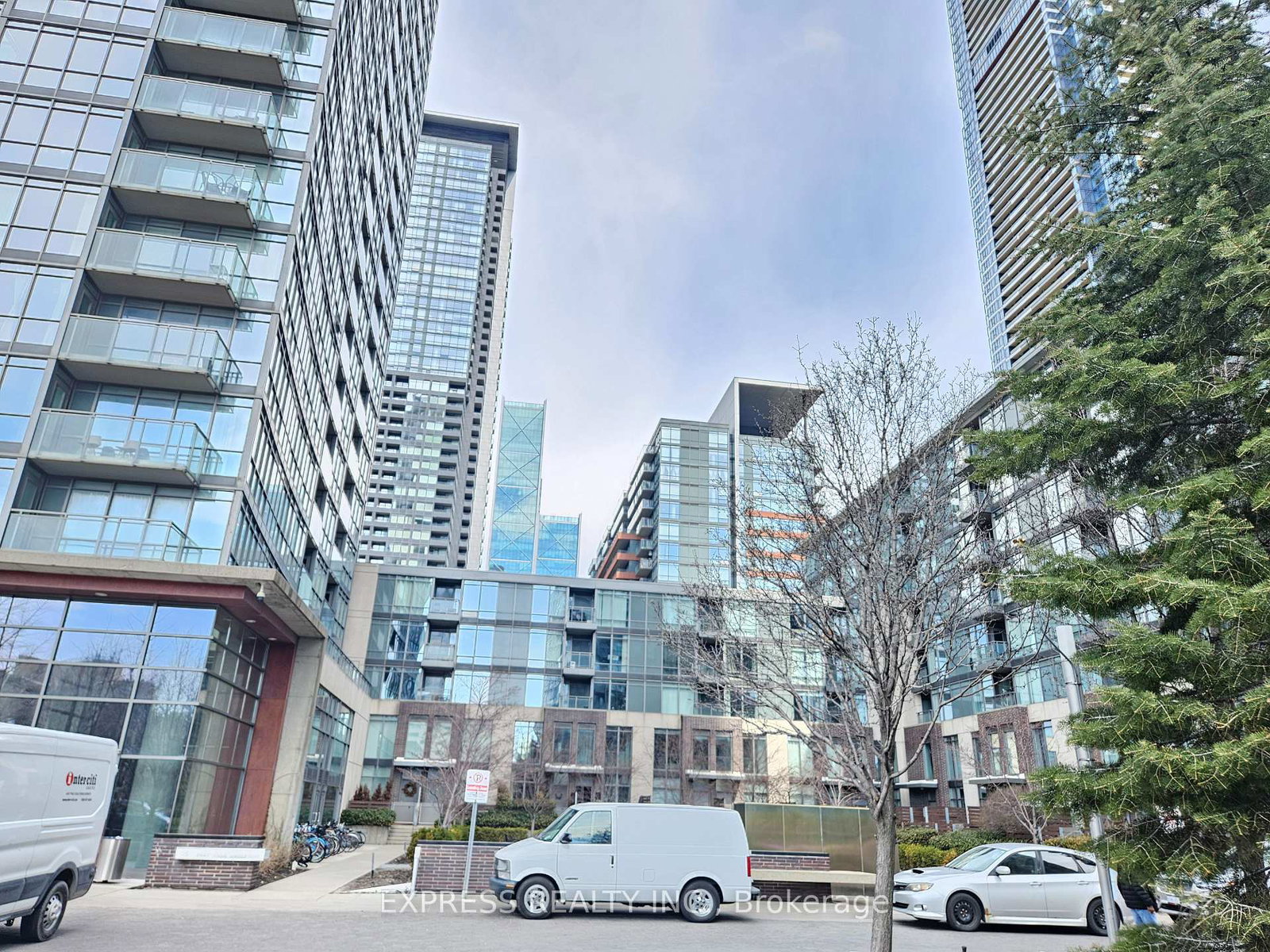 15-fort-york-boulevard-toronto-ontario-c13023832