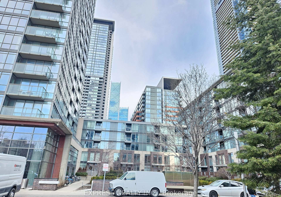 15-fort-york-boulevard-toronto-ontario-c13023832