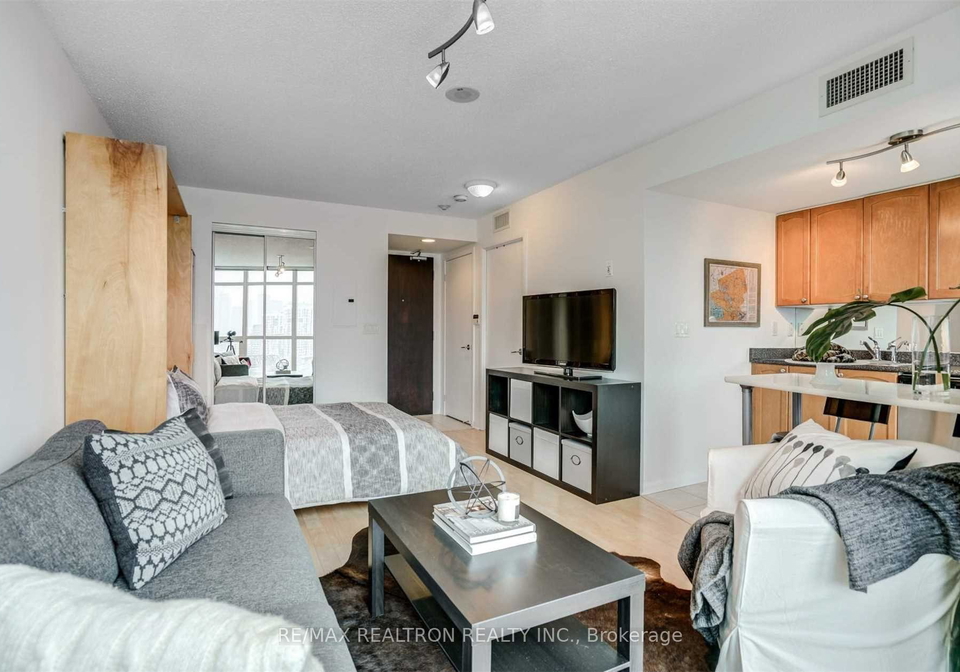231-fort-york-boulevard-toronto-ontario-c13023944