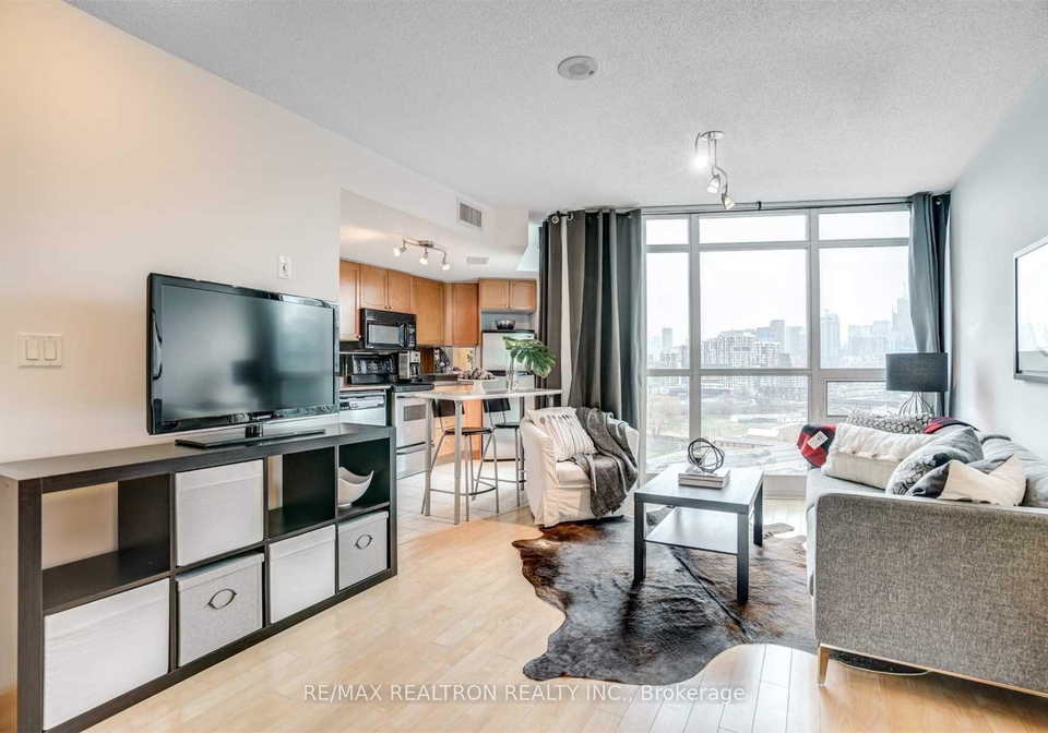 231-fort-york-boulevard-toronto-ontario-c13023944