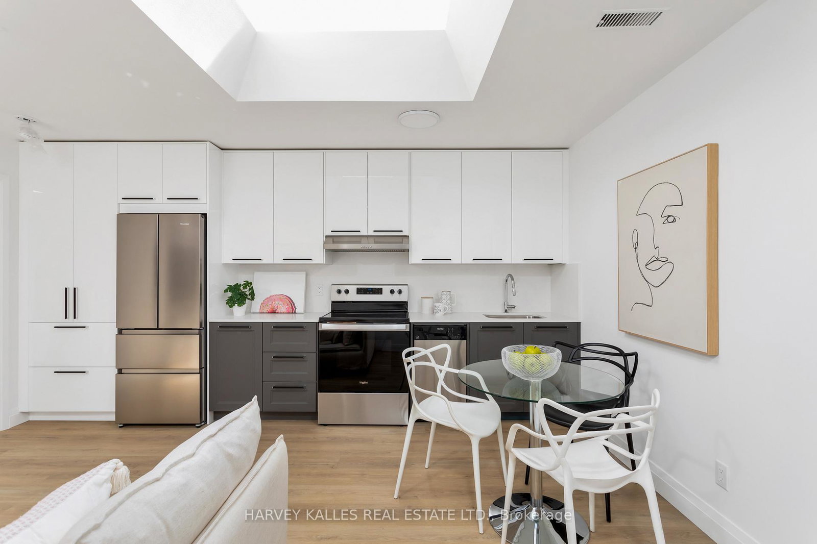1106-dundas-street-w-toronto-ontario-c13024086