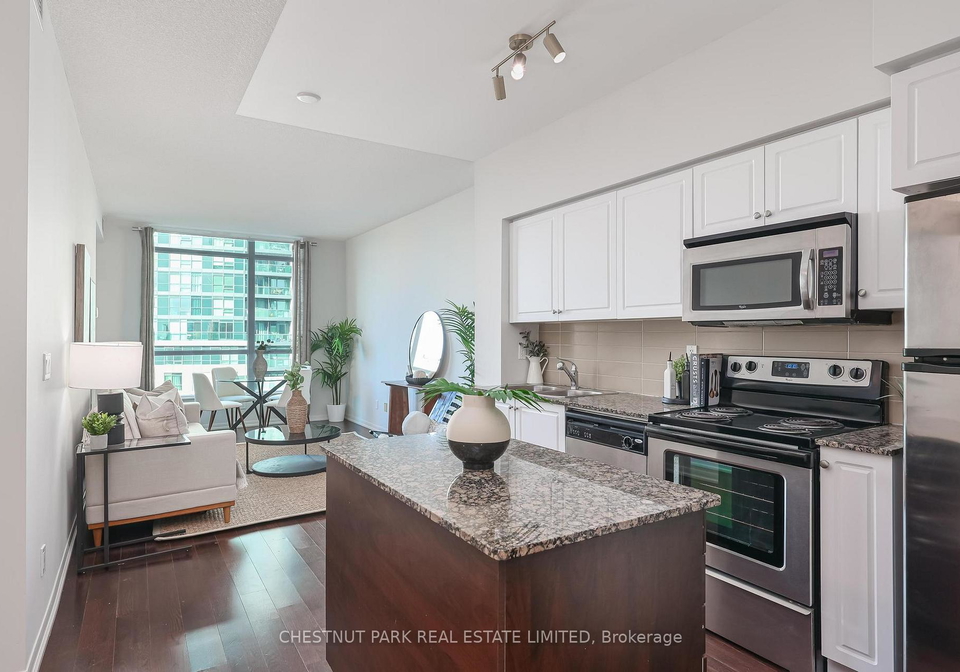 215-fort-york-boulevard-toronto-ontario-c13024272