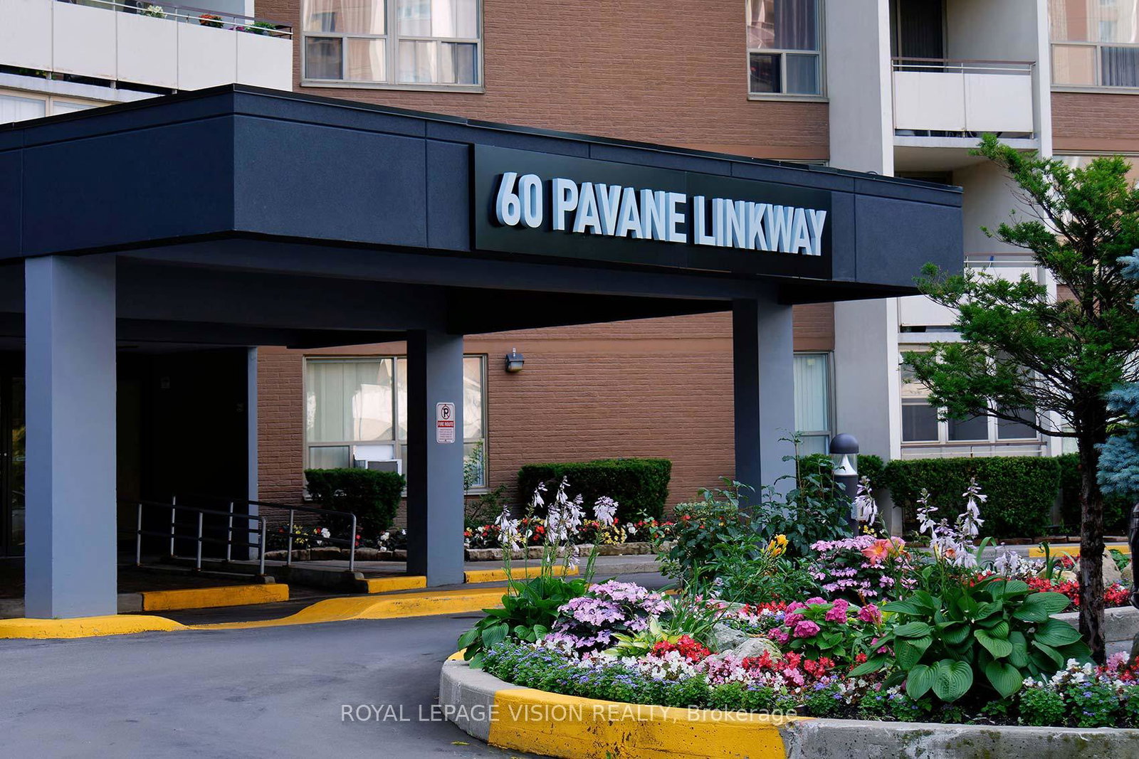 60-pavane-linkway-east-york-ontario-c13024708
